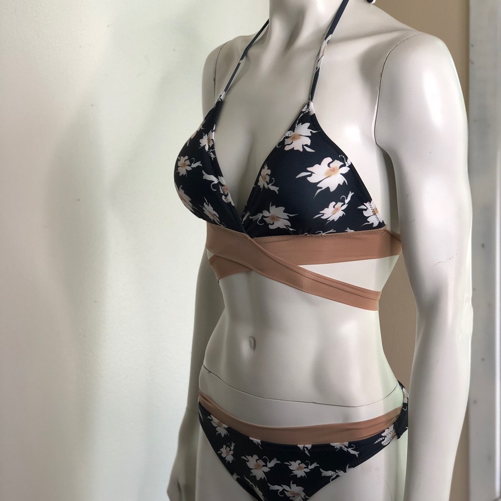 Floral wrap bikini size medium never worn.